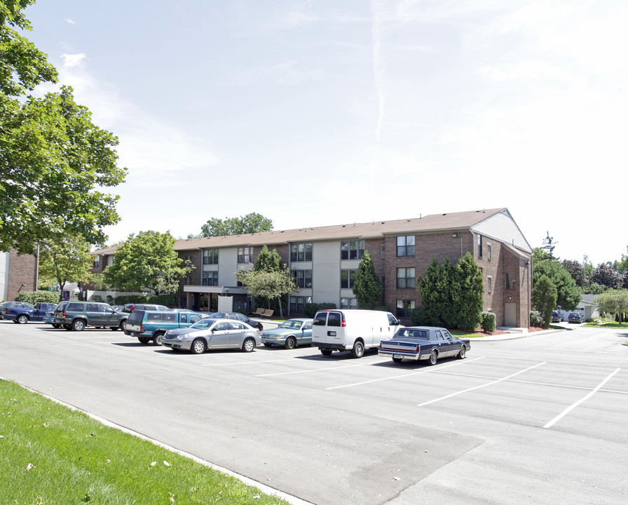 Devon Square Apartments in Ferndale, MI - Building Photo