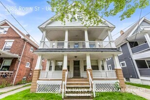 2085 Robin St in Lakewood, OH - Building Photo