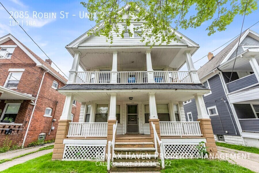 2085 Robin St in Lakewood, OH - Building Photo