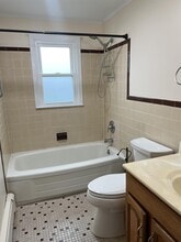 5 Brighton Pl in Hicksville, NY - Building Photo - Building Photo