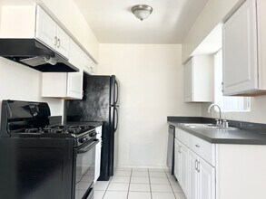 2208 1/2 Grand Ave in San Diego, CA - Building Photo - Building Photo