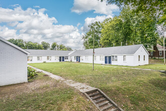 Latham Height Apartments in Memphis, TN - Foto de edificio - Building Photo