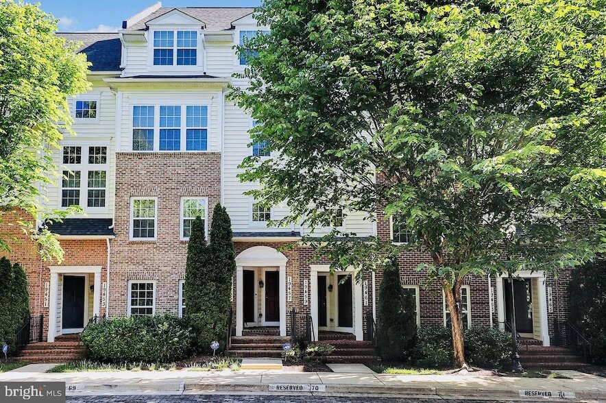 19461 Dover Cliffs Cir in Germantown, MD - Building Photo