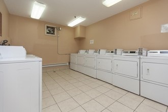 225 Van Horne Apartments in Toronto, ON - Building Photo - Interior Photo