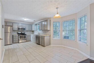 9122 S Sterling Lakes Dr in Covington, GA - Building Photo - Building Photo