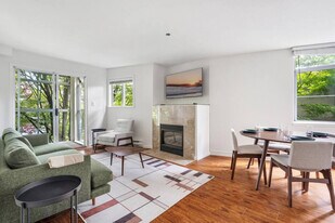 1126 W 11th Ave in Vancouver, BC - Building Photo