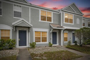 2371 Lake Woodberry Cir in Brandon, FL - Building Photo