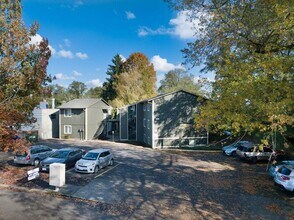 8332 SW 21st Ave in Portland, OR - Foto de edificio - Building Photo