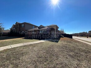 5865 Fir Tree Ln in Fort Worth, TX - Foto de edificio - Building Photo