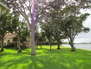 2351 NW 33rd St, Unit 513 in Oakland Park, FL - Building Photo - Building Photo