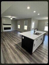 5711 NW 54th Ct in Johnston, IA - Foto de edificio - Building Photo
