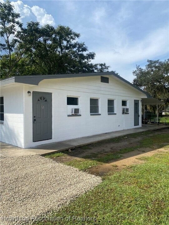 227 S Orange St-Unit -B in Sebring, FL - Building Photo