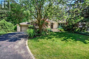 2030 Duncan Rd in Oakville, ON - Building Photo