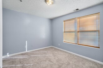 Room in Apartment on Fairington Club Dr in Stonecrest, GA - Building Photo - Building Photo