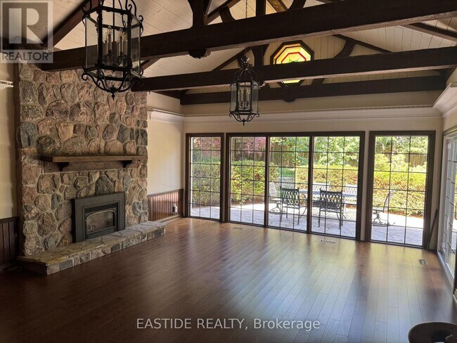 161 Pinehurst Dr in Oakville, ON - Building Photo - Building Photo