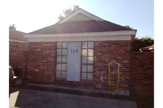 107-115 Cane Field Dr in Youngsville, LA - Building Photo - Building Photo