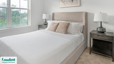 1900 Olevia St, Unit 330 in Jacksonville, FL - Building Photo - Building Photo