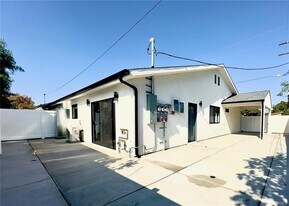 15952 Cohasset St in Los Angeles, CA - Building Photo