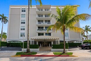 354 Chilean Ave in Palm Beach, FL - Building Photo