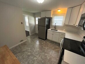 112 Brookside Cir in Wethersfield, CT - Building Photo - Building Photo