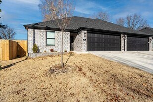 124 Ryder St in Gentry, AR - Building Photo