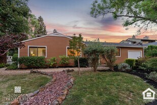 1011-1053 Sonoma Glen Cir in Glen Ellen, CA - Building Photo