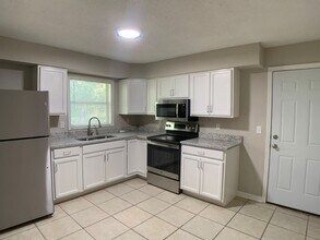 1114 Birchwood Ct in Leesburg, FL - Building Photo - Building Photo