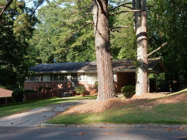 property at 3242 Briarwood Blvd