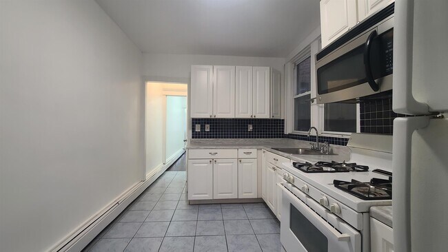 405 61st St in West New York, NJ - Building Photo - Building Photo