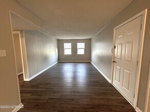 102 Ravenwood Dr-Unit -D in Jacksonville, NC - Building Photo - Building Photo
