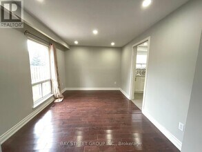 31 Wellpark Blvd in Toronto, ON - Building Photo - Building Photo