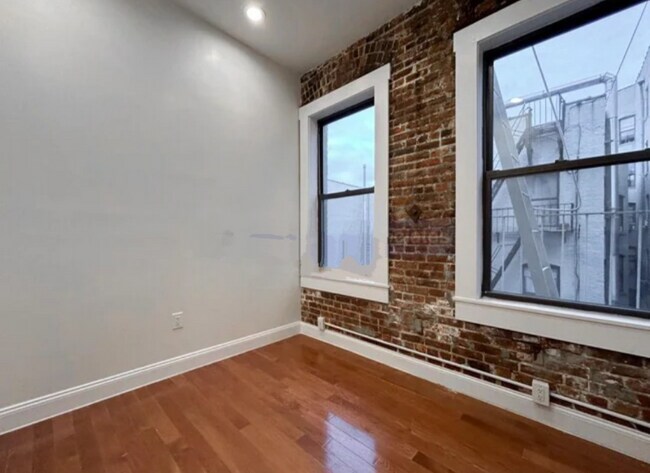 W. W 111th St in New York, NY - Building Photo - Building Photo