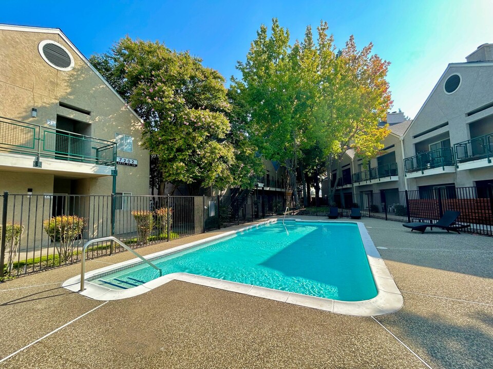 Regency Cove Apartments in Sacramento, CA - Building Photo