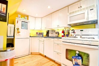 1 Pottersville Rd in Little Compton, RI - Building Photo - Building Photo