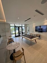 7230 W 2nd Ln in Hialeah, FL - Foto de edificio - Building Photo
