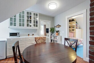 30 Harrison Ave in Newport, RI - Foto de edificio - Building Photo