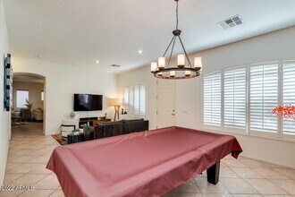 2037 W Periwinkle Way in Chandler, AZ - Building Photo - Building Photo