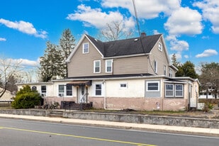 17 Juliustown Rd in Browns Mills, NJ - Building Photo