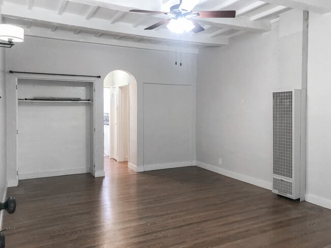 10865 Fruitland Dr, Unit .25 in Studio City, CA - Building Photo - Building Photo