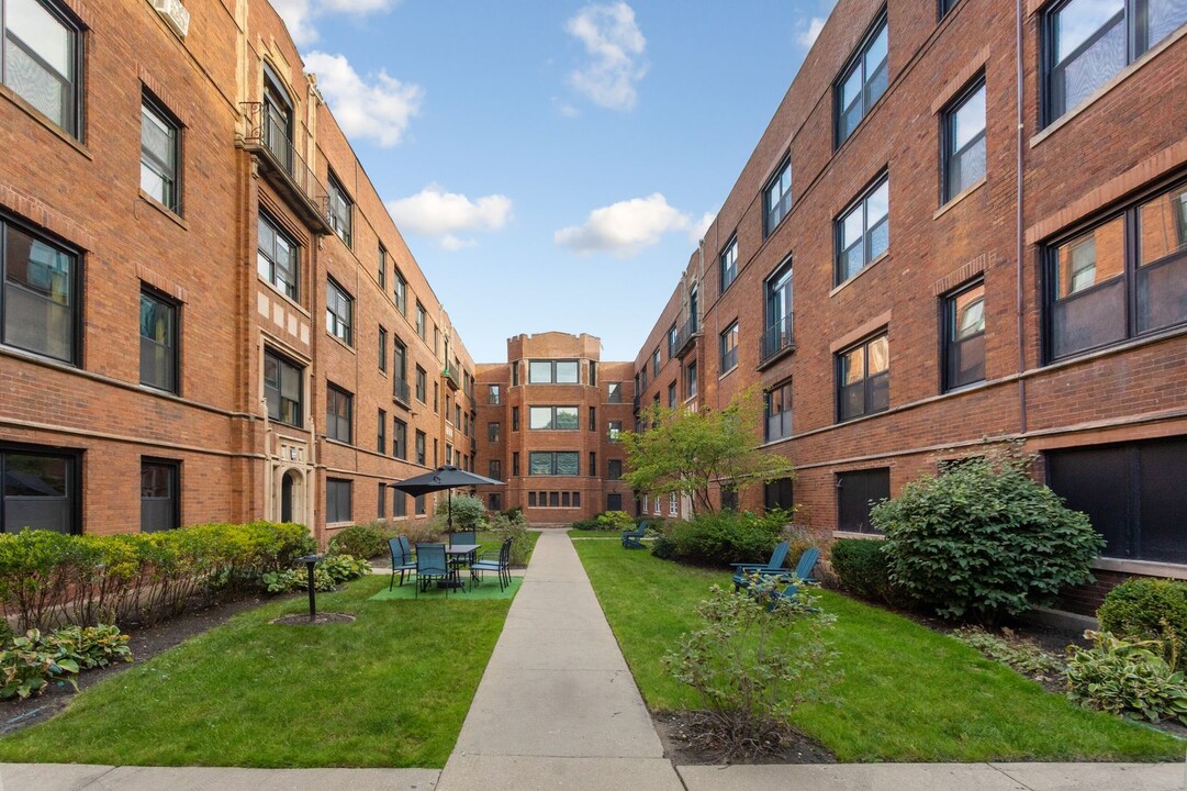 1552 W Juneway Ter, Unit 3E in Chicago, IL - Building Photo