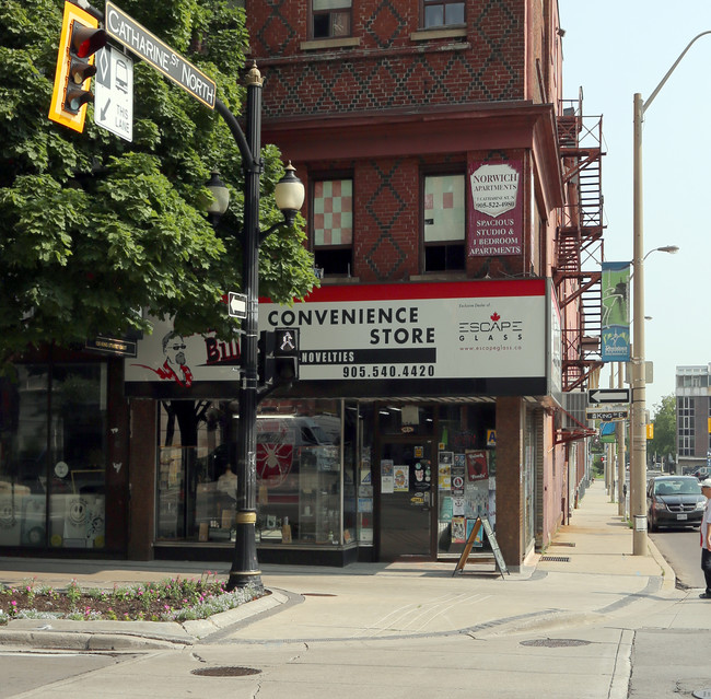 Norwich Apartments in Hamilton, ON - Building Photo - Building Photo