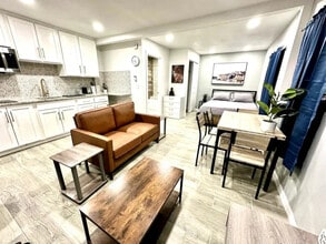 3029 E Missouri Ave in El Paso, TX - Building Photo - Building Photo