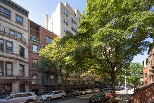 320 West 76th St in New York, NY - Building Photo