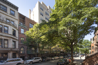 320 West 76th St in New York, NY - Building Photo - Primary Photo