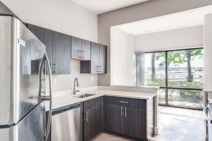 Riverfront Towers in Detroit, MI - Building Photo