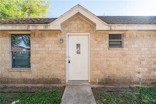 13 Sheraton Ave in Pharr, TX - Building Photo