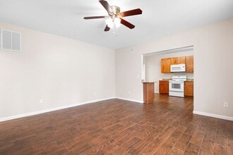 1083 Soaring Way NE in Marietta, GA - Foto de edificio - Building Photo