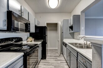 The Lodge at West Oaks in Houston, TX - Foto de edificio - Building Photo