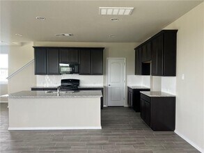 5600 Respinto Dr in Austin, TX - Building Photo - Building Photo
