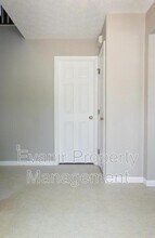 1142 Deercreek Dr in Fairborn, OH - Building Photo - Building Photo